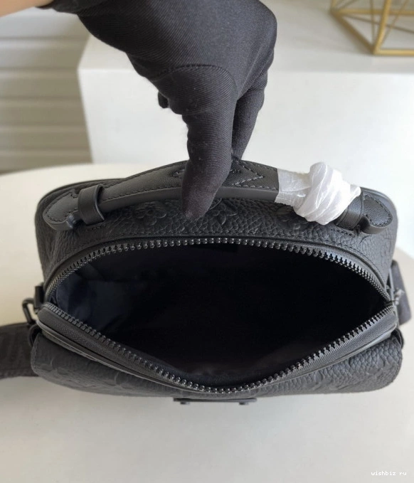 WIS LOCK S MESSENGER VUITTON LOUIS 1209